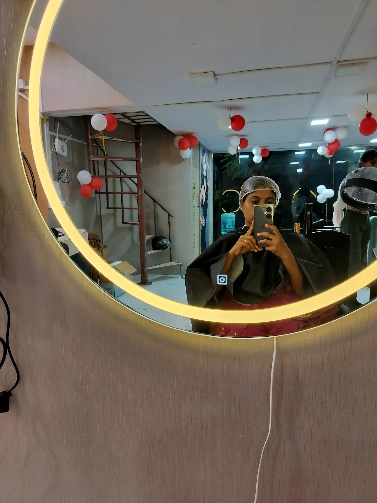 Glow Up Unisex Salon