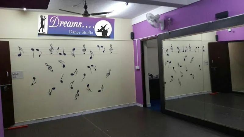 DREAMS DANCE STUDIO