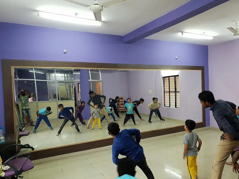 DREAMS DANCE STUDIO