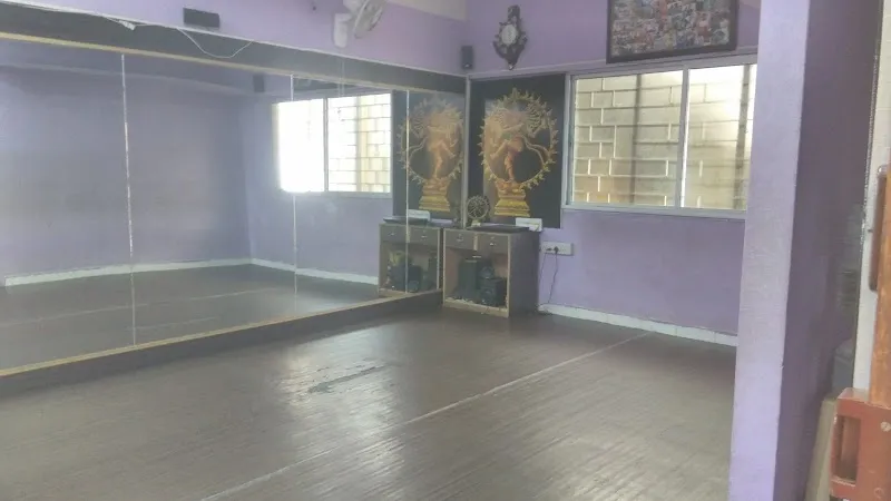 DREAMS DANCE STUDIO