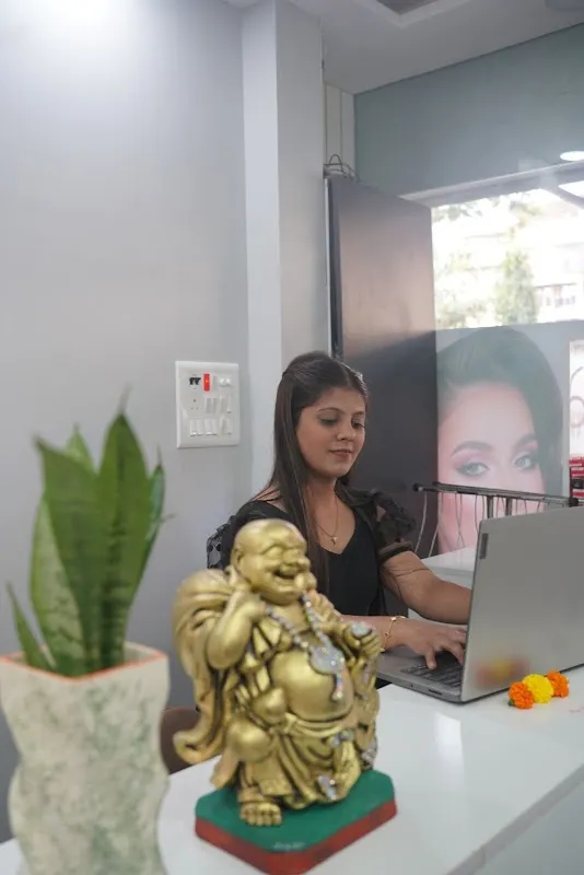 THE BEAUTY LOUNGE