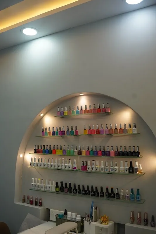 THE BEAUTY LOUNGE