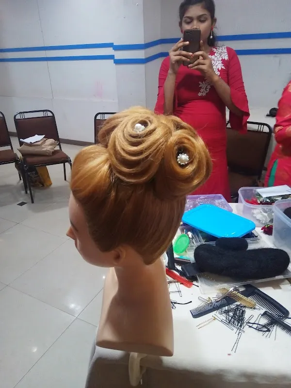 Bhushna Beauty Parlour