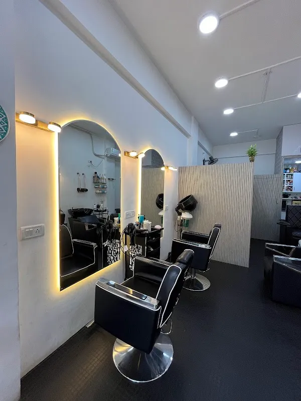Flourish Family Salon | Beauty Parlour in Thane | Nail art | makeup artist | skin Treatment | Hair Treatment inThane