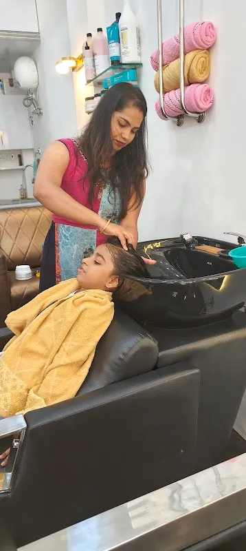Flourish Family Salon | Beauty Parlour in Thane | Nail art | makeup artist | skin Treatment | Hair Treatment inThane