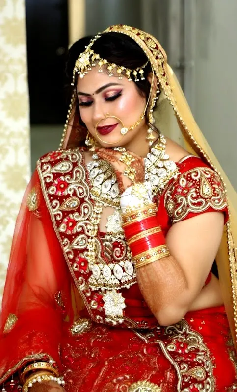 Manshali Beauty salon (certified from Lakme academy)