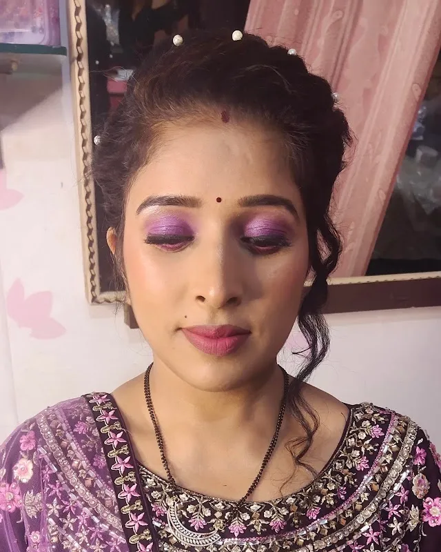 Manshali Beauty salon (certified from Lakme academy)