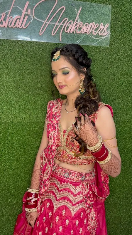 Manshali Beauty salon (certified from Lakme academy)