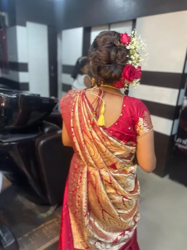 Shape - Up Hair & Beauty Studio : Best Beauty Parlour and Hair Stylist in Dunlop | Best Beauty Salon in Sinthi | Baranagar