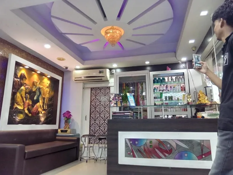 Shape - Up Hair & Beauty Studio : Best Beauty Parlour and Hair Stylist in Dunlop | Best Beauty Salon in Sinthi | Baranagar