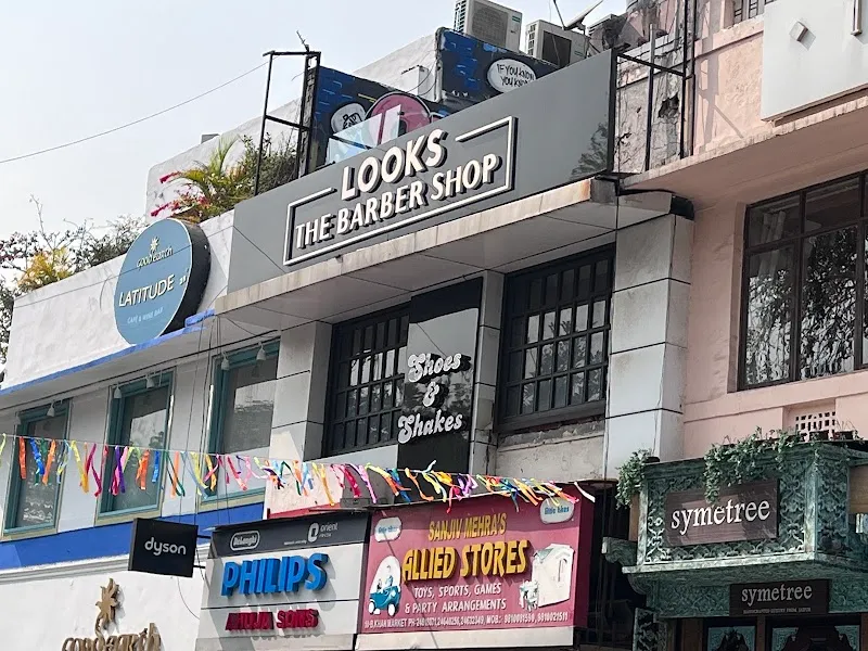 Looks Salon, Khan market