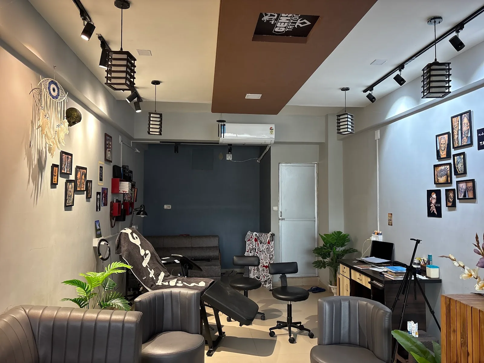 Gems Tattoo Studio / Best Portrait Tattoo studio Vadodara