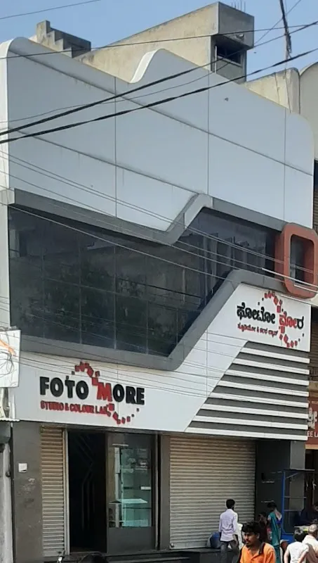 FOTO MORE