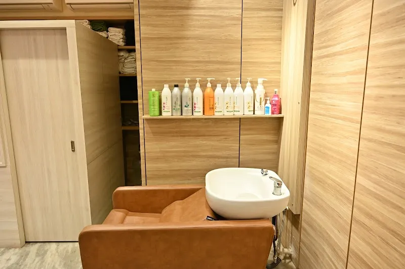 RB Salon the Family: Best Salon In Howrah