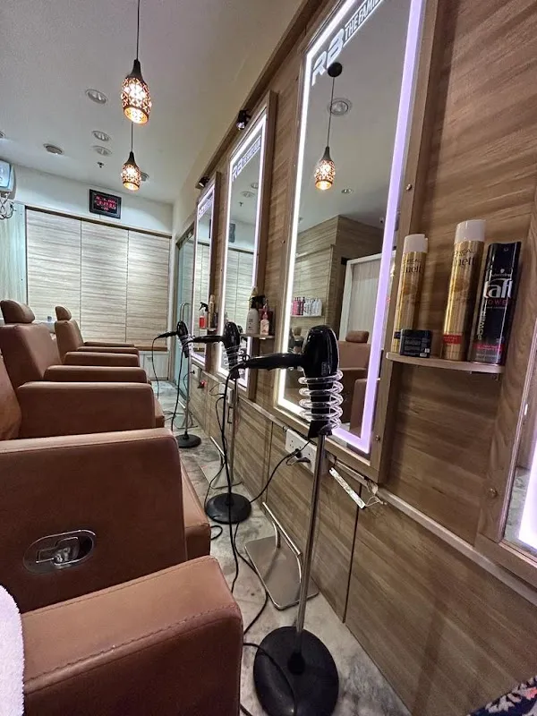 RB Salon the Family: Best Salon In Howrah