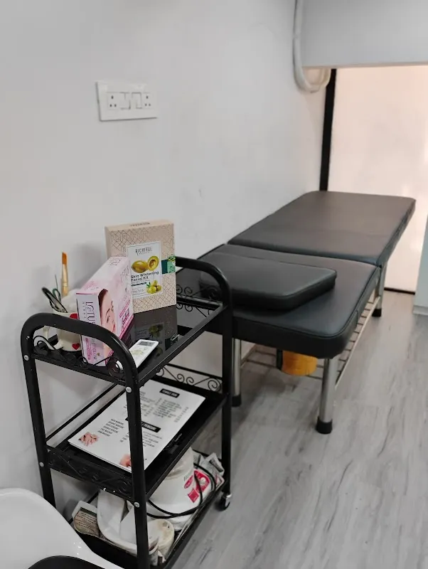 Happy Hair - The Happyness Salon