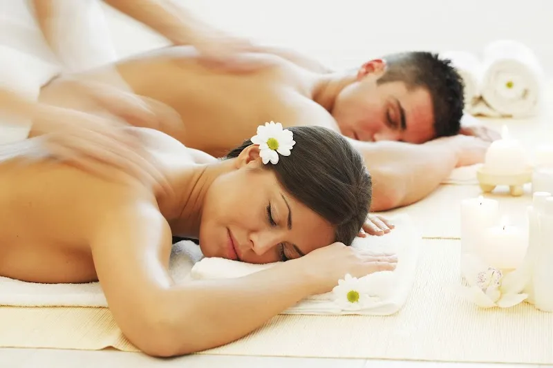 Green Unisex Salon Spa