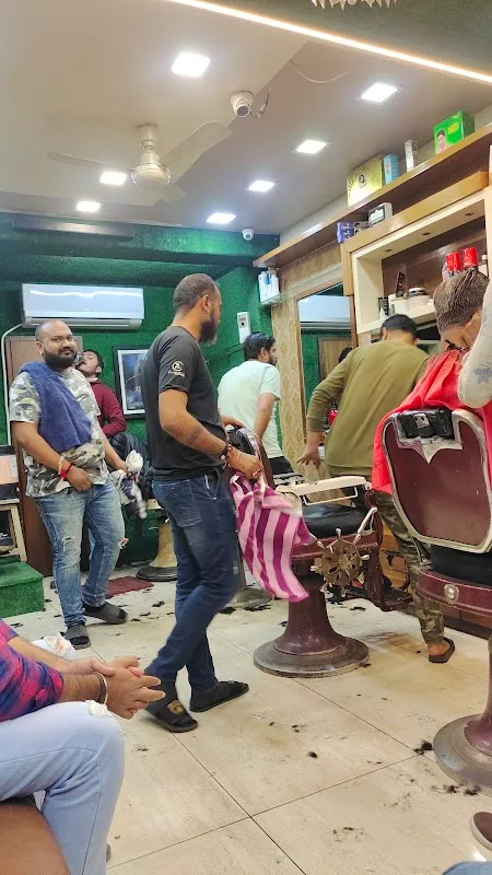 Green Unisex Salon Spa