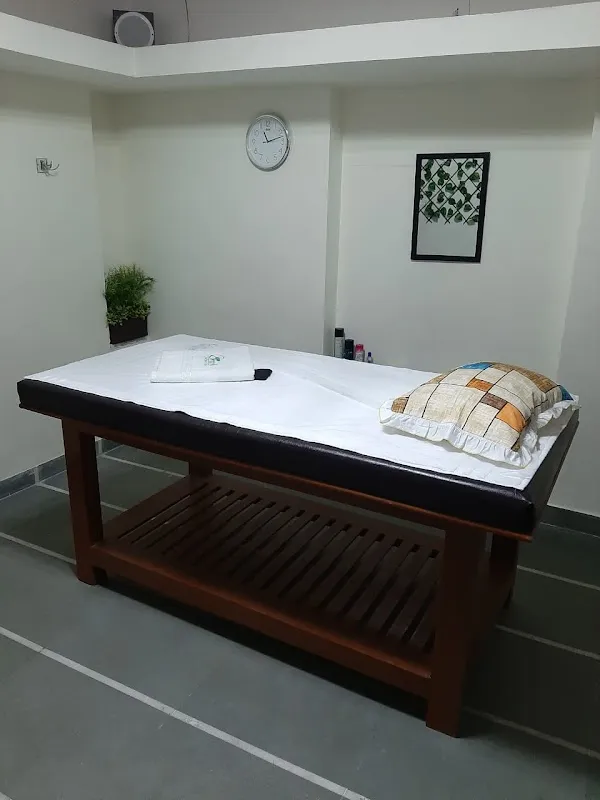 Green Unisex Salon Spa