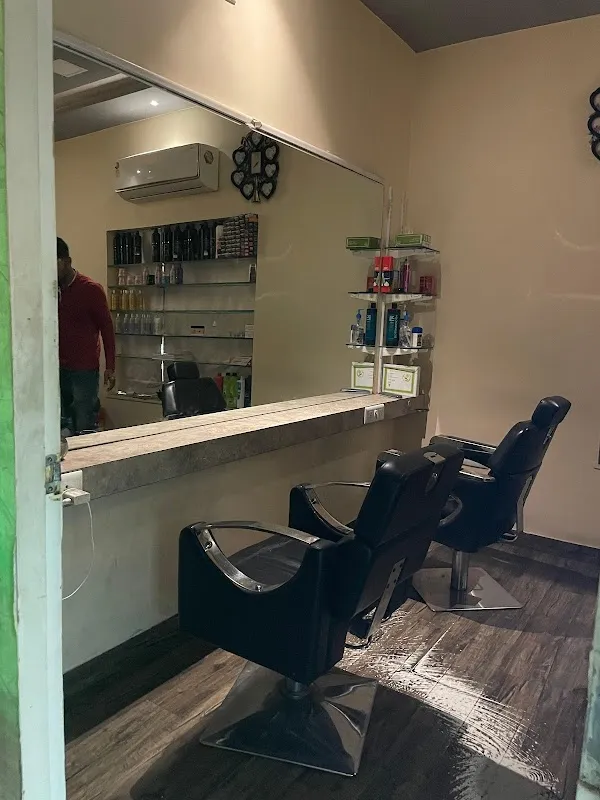 Green Unisex Salon Spa