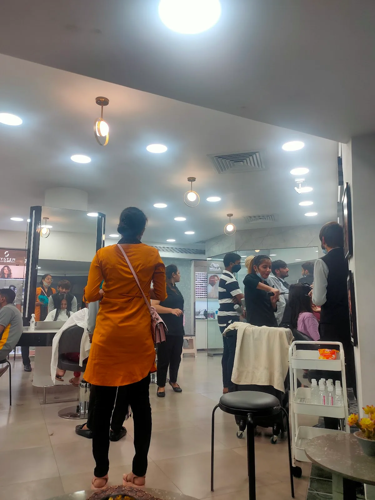 Bonanza Ladies salon parle point surat