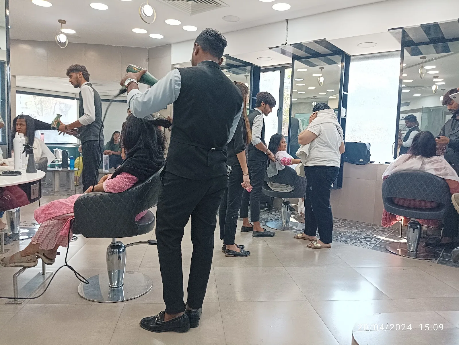 Bonanza Ladies salon parle point surat