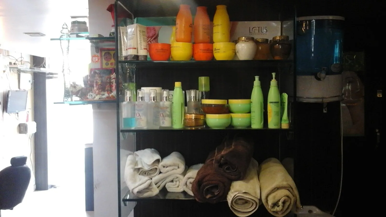 JHB Kidwai Nagar - The Salon - Makeup Studio / Best Bridal Salon in Kanpur/ Best salon in kanpur/