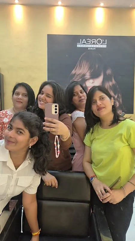 Deep Unisex Salon