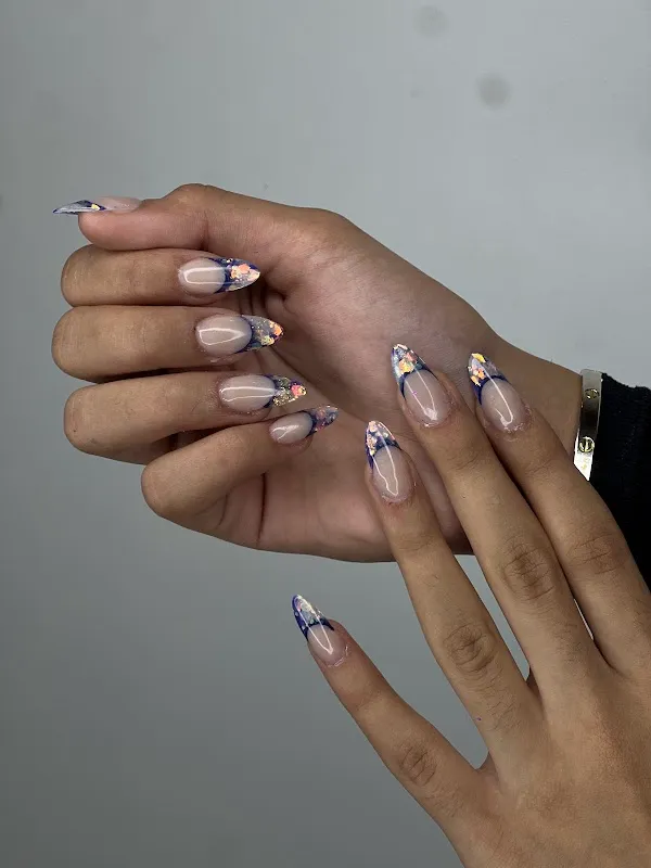 Srishti's Salon & Academy | Makeup artist in mulund | Nail art in mulund | Hairdresser in Mulund | beauty salon in Mulund