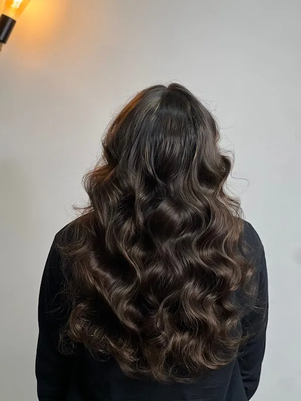 Srishti's Salon & Academy | Makeup artist in mulund | Nail art in mulund | Hairdresser in Mulund | beauty salon in Mulund