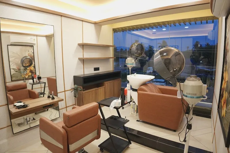Naturals Signature Salon