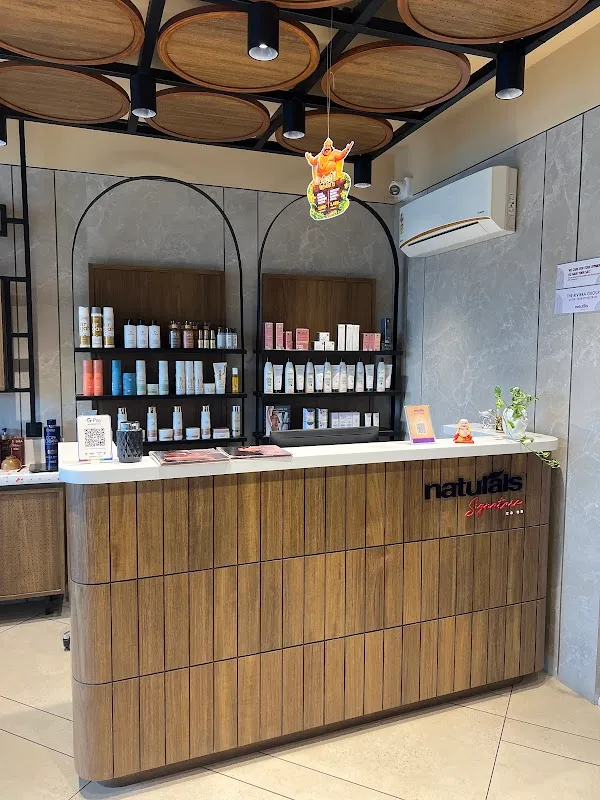 Naturals Signature Salon
