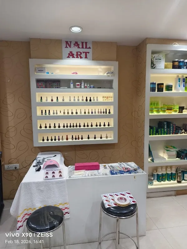 Regalia Unisex Salon