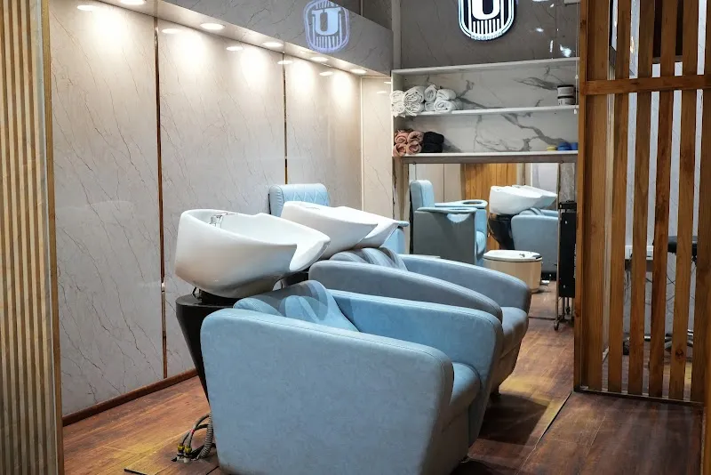 U Looks Unisex Luxury Salon