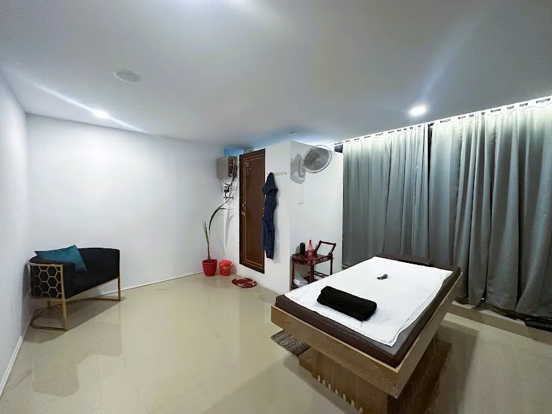 The Golden Oak Spa & Salon
