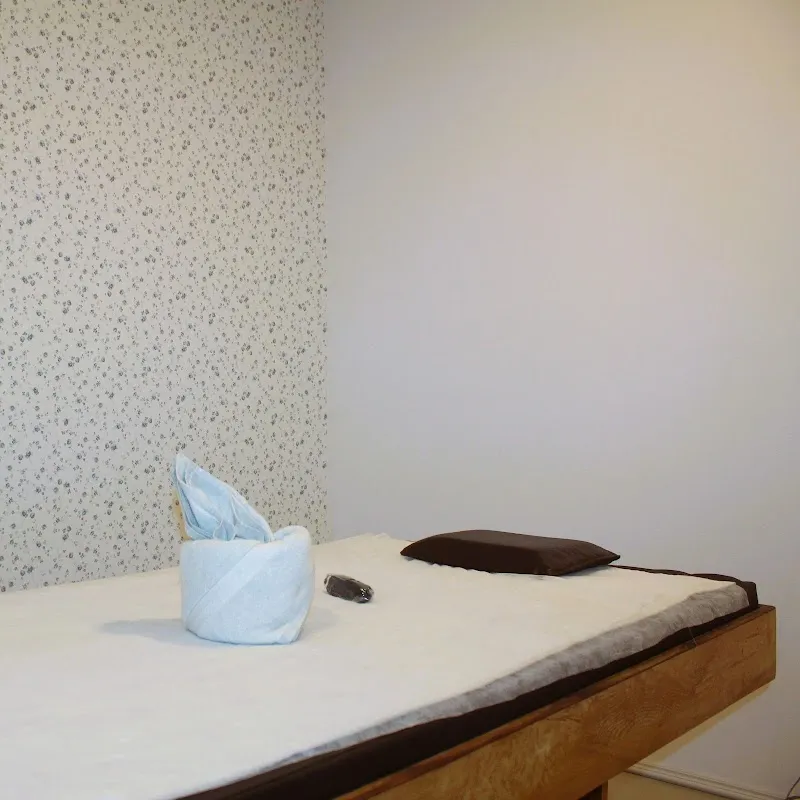 The Golden Oak Spa & Salon