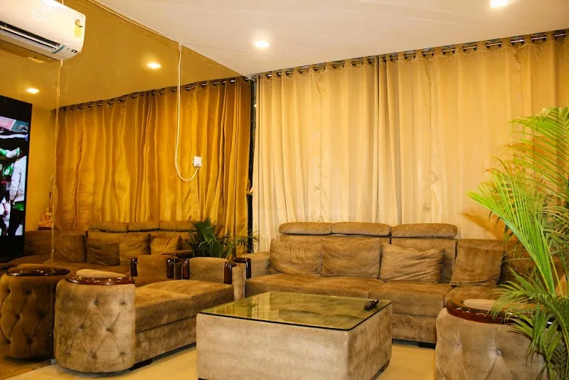 The Golden Oak Spa & Salon