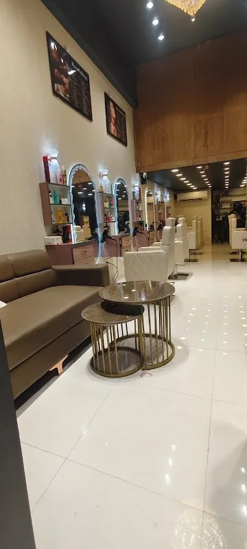 LM Studio Family Salon