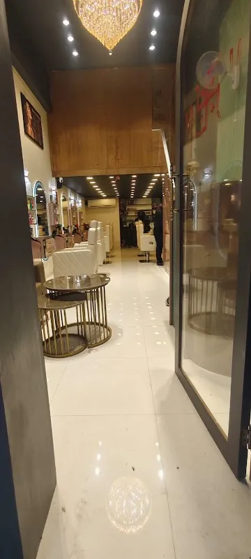 LM Studio Family Salon