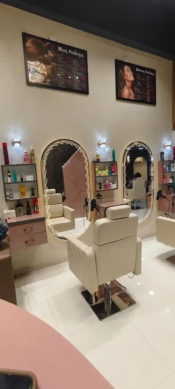 LM Studio Family Salon