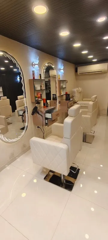 LM Studio Family Salon
