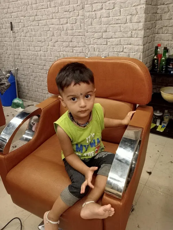 VJ FAMILY SALON