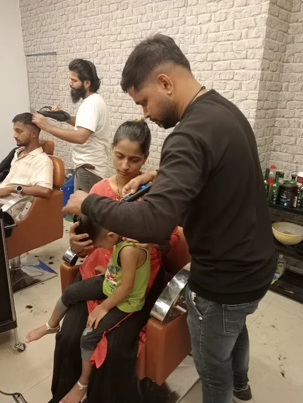 VJ FAMILY SALON