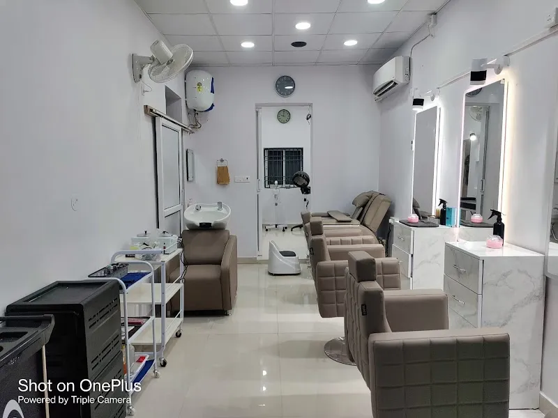 Raydiance by Monika,Unisex Beauty Salon