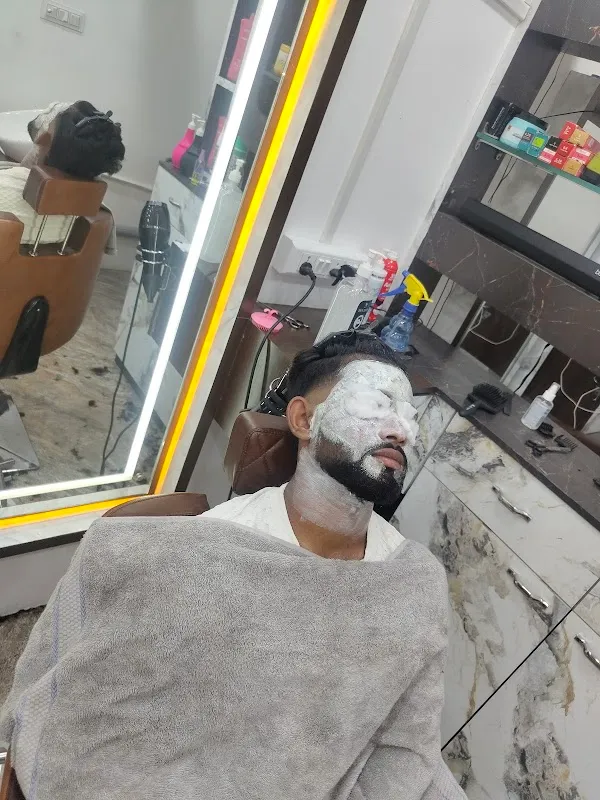 Blond The Unisex Salon & Academy