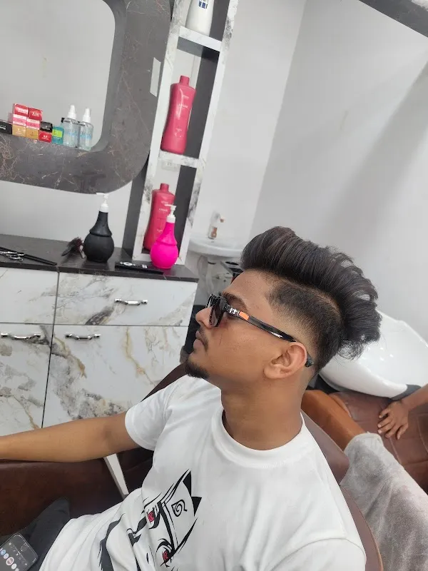 Blond The Unisex Salon & Academy