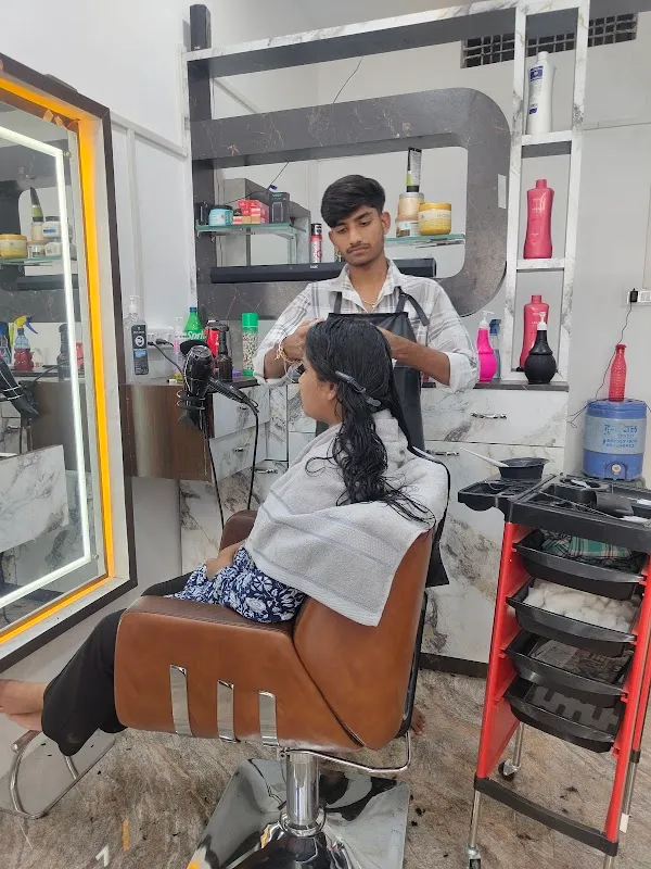 Blond The Unisex Salon & Academy