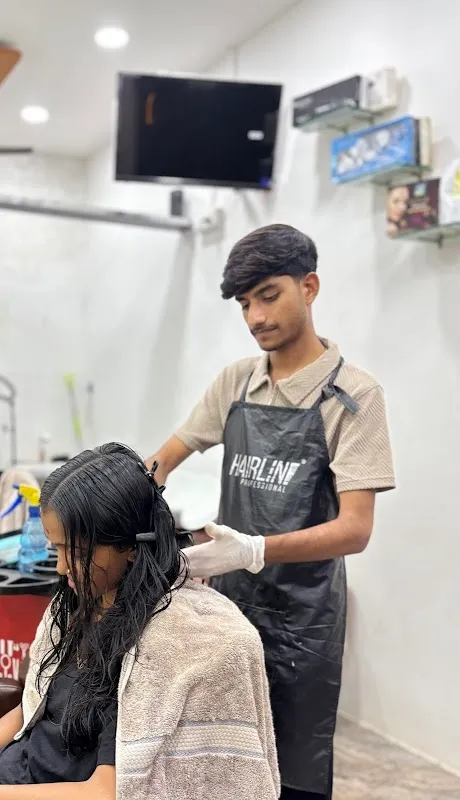 Blond The Unisex Salon & Academy