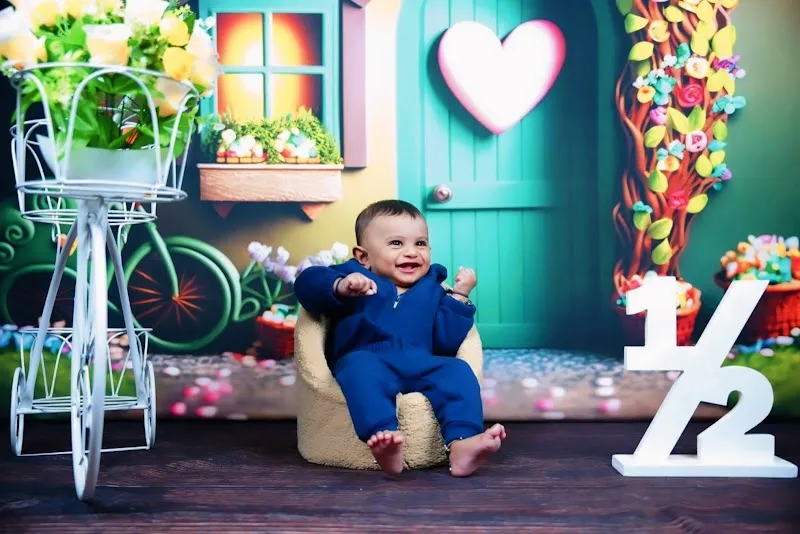 Little Poses Kids Photography Studio