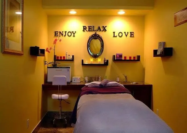 D 10 Spa & Home Massage Service